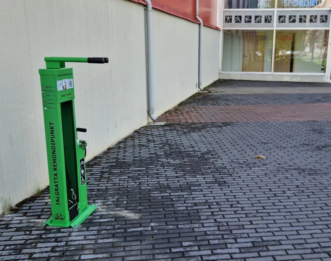 Uus jalgrataste remondipunkt Jõhvi Spordihalli juures